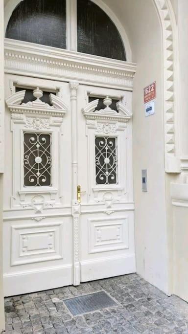Romantic Apartment In The Center Of Prague Exterior photo